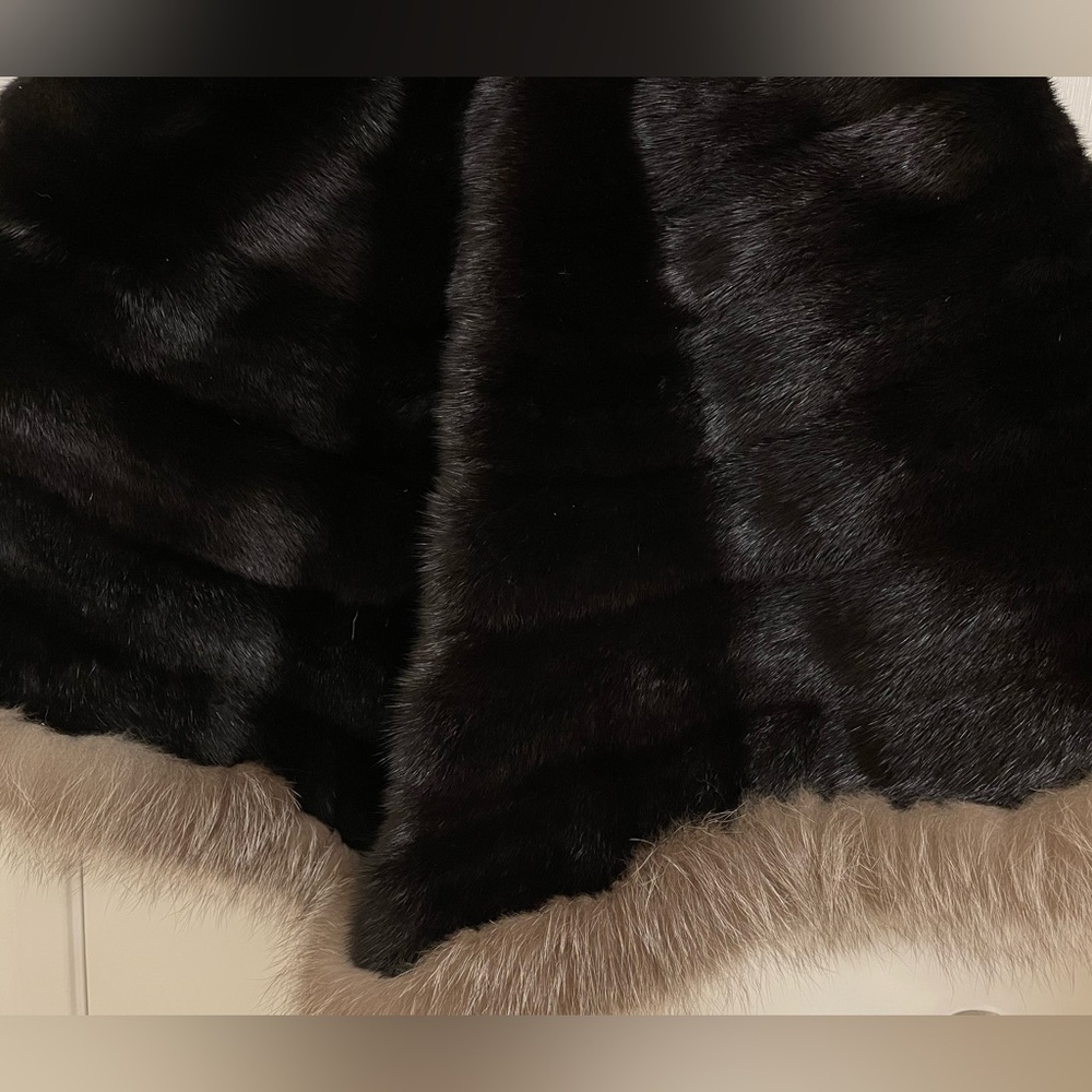 MINT cond GENUINE fully let out SAGA black MINK FUR cape with pastel FOX trim - Picture 3 of 10